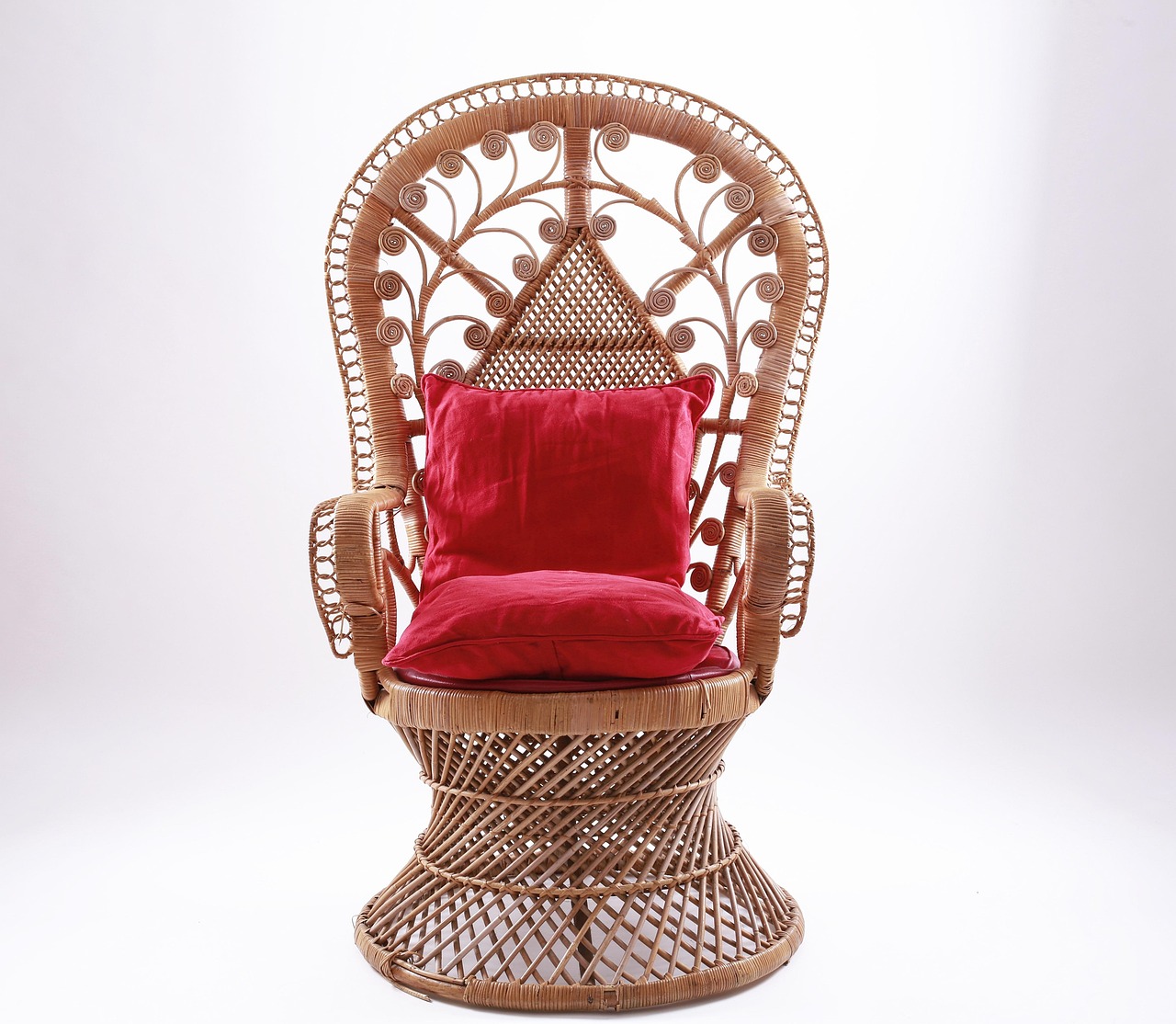 Duurzaam rotan decoratie op een houten vloer. Duurzaam rotan decoratie op een houten vloer.