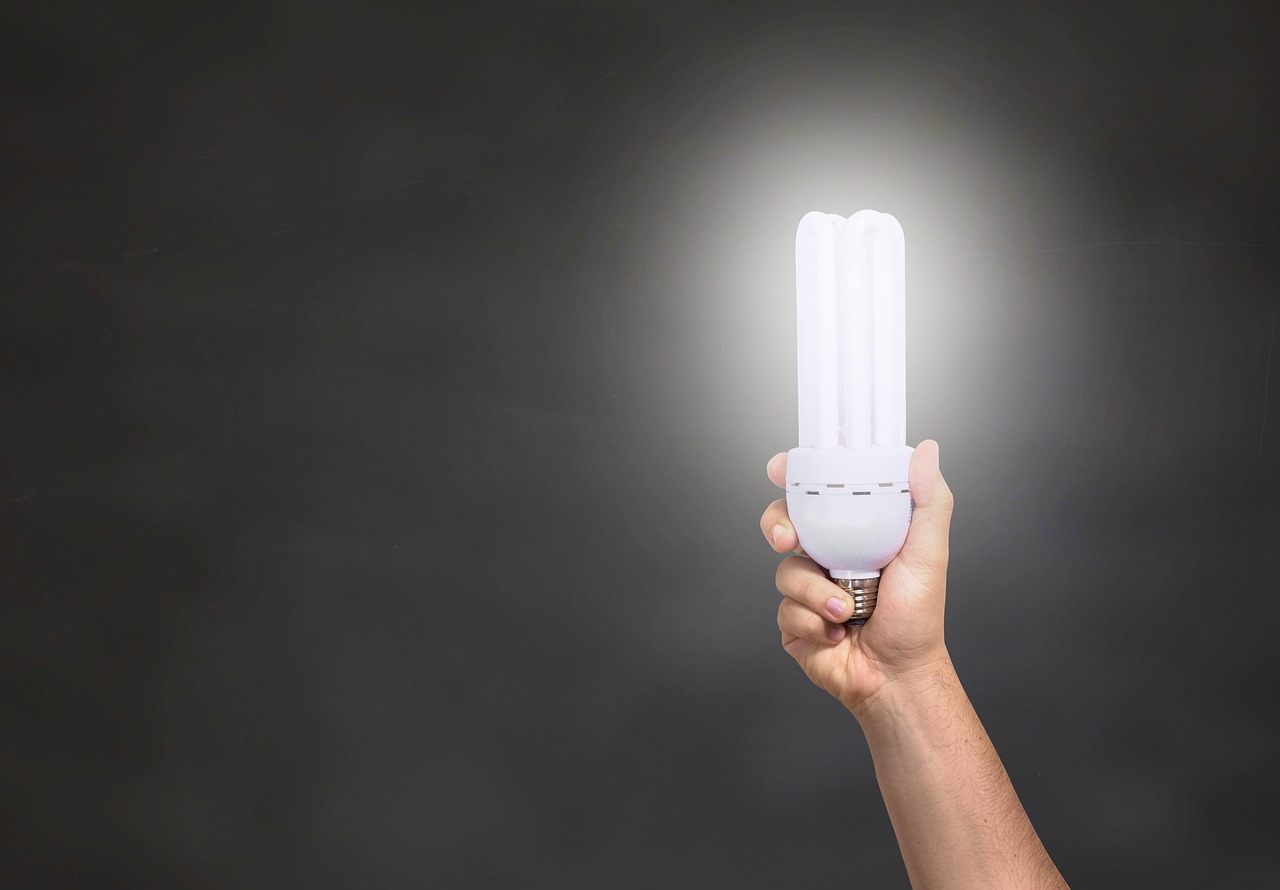 Gelaagde lichte en zware energiezuinige gordijnen.
