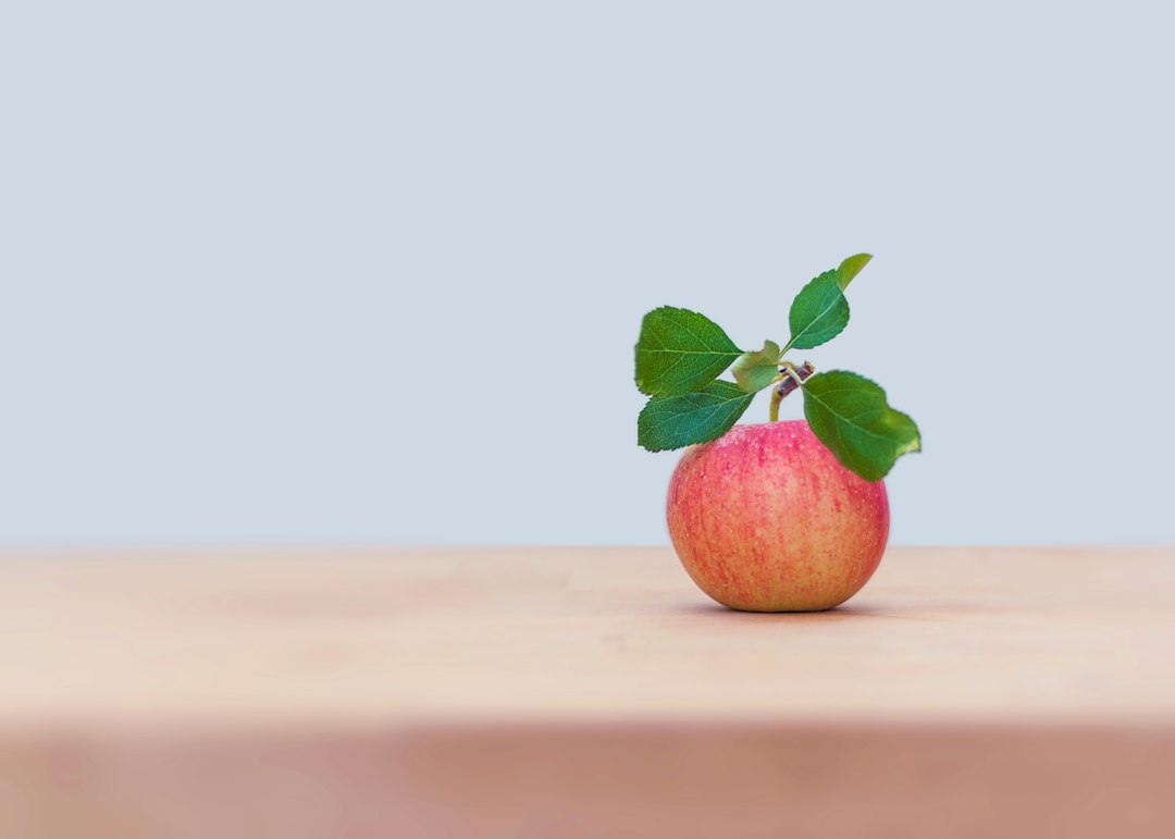 Mooi arrangement van appels in glazen schaal. Mooi arrangement van appels in glazen schaal.
